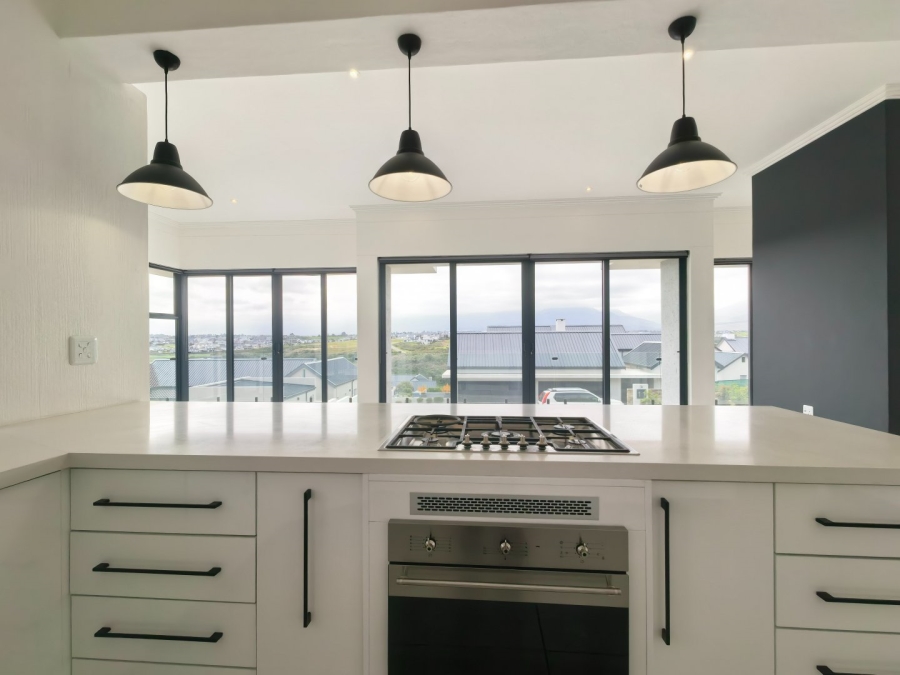 5 Bedroom Property for Sale in Kingswood Golf Estate Western Cape